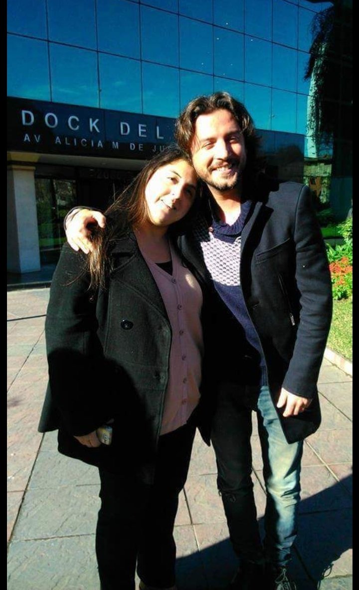 Naty160177's tweet photo. Hoy se festejan 17 años de que saliera el primer cd de Manuel Carrasco,  Quiereme y Bendito el día! Acá mi foto favorita con Manuel, #TBTGiraLaCruzDelMapa https://t.co/LUAfHOOt2Y