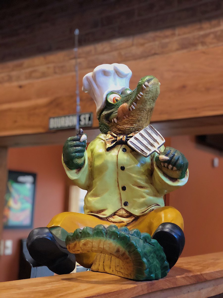 broussardscajun's tweet photo. Felix da Gator loves cookin’ up some ragin’ cajun food for his friends🍤🍹Don’t forget to stop by for a taste of the Bayou in Cape Girardeau, MO daily from 11-8 PM‼️ #seeyouthere #oldtowncape #capestrong #smallbusiness #broussards #takeout #cajunfood #dailycajun #ragincajun https://t.co/JvF7YA4LHK