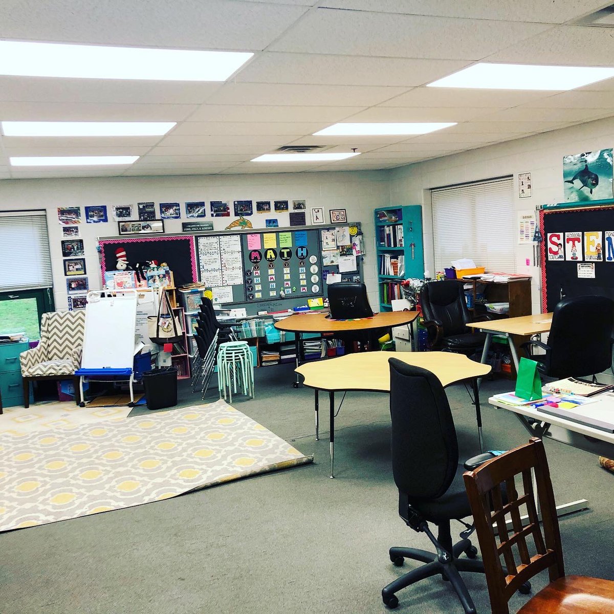 havetwinsplus1's tweet photo. Today was a sad day for this teacher 😭. I had to pack up my room for the year here in April. It was hard to be in there without my favorite people-my students! When I walked in my room it was frozen in time on March 13 💔 #missingmystudents #missingteaching #wewillgetthroughthis https://t.co/E2OPfuR3JC