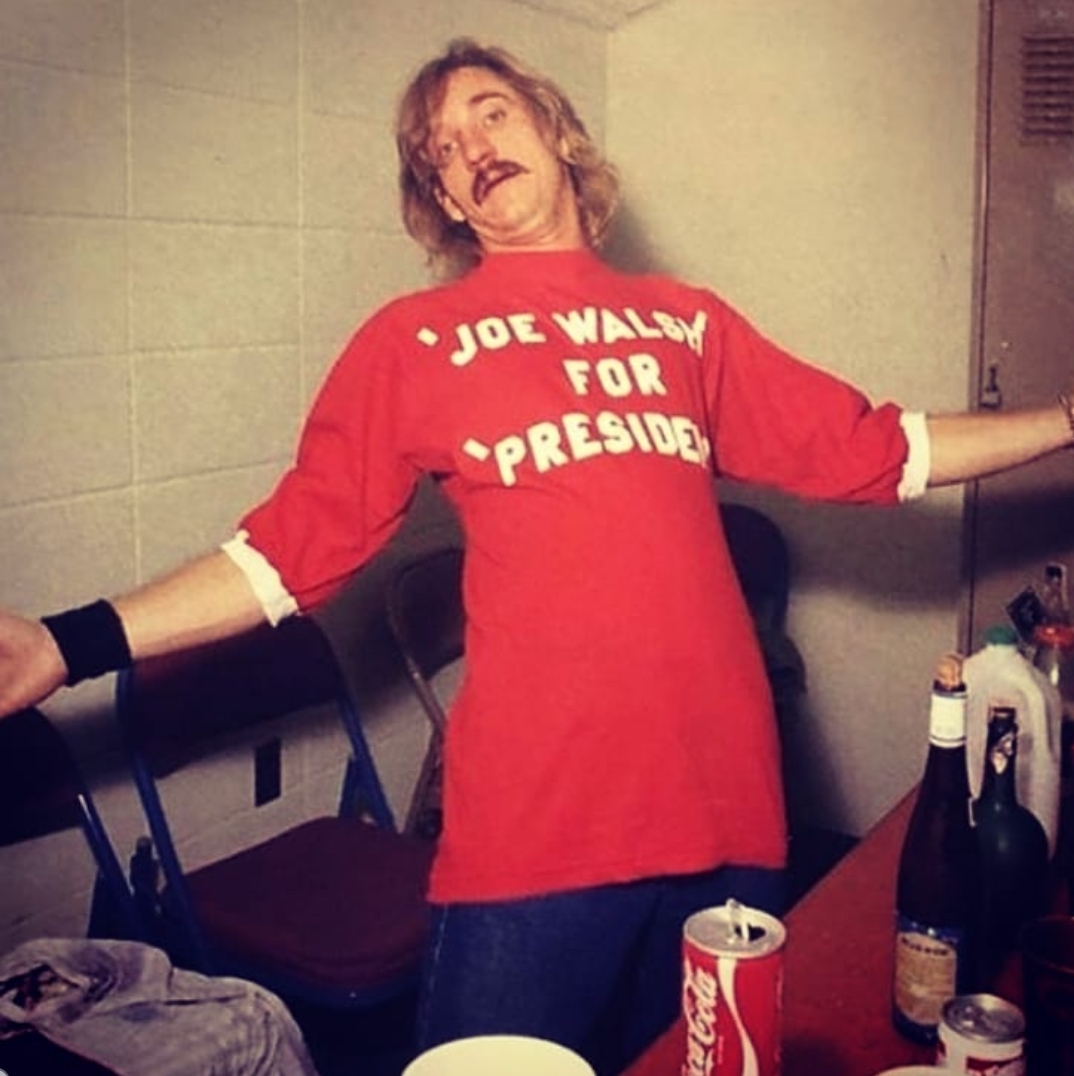 JoeWalsh's tweet photo. "Give me the football!"
PLEASE STAY SAFE AND HEALTHY.. 🙏❤ https://t.co/FWP5vKETgM