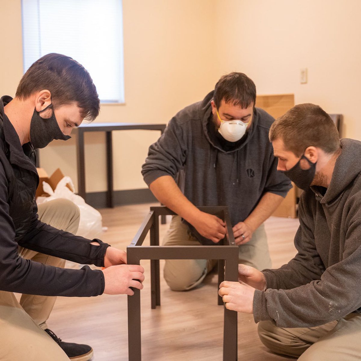 gravitycolumbus's tweet photo. Our team worked with @givebesa for their Gratitude Challenge and helped @homelessfamfdn stage apartments for individuals transitioning into housing. Proud to help these organizations serve our community! #cbusstrong #cantstopcbus #bethegood #gratitudechallenge #gravitygivesback https://t.co/PG7yMVy1kX