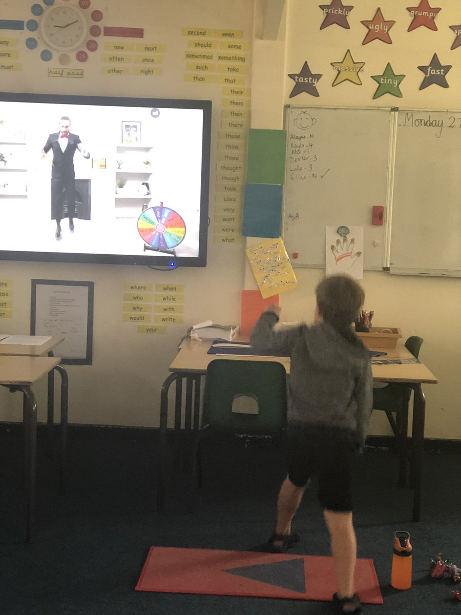 StJosephs775's tweet image. #Hubschool #socialdistancing #keepingactive #wedloveashoutouttomorrowplease @thebodycoach 🙌🏻💪🏻🌈❤️@StJosephs775