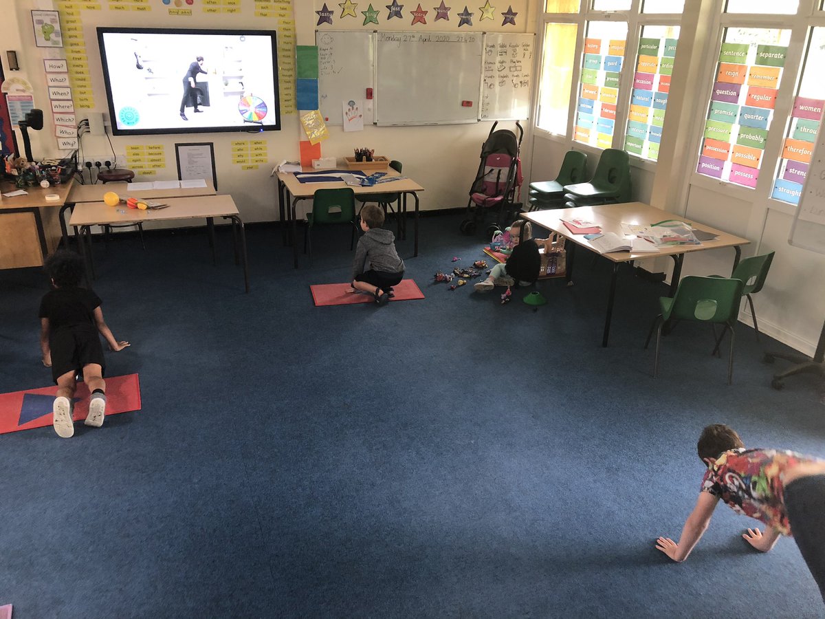 StJosephs775's tweet photo. @thebodycoach #moresocialdistancing 💪🏻🌈❤️ https://t.co/lpn4IaXHKg