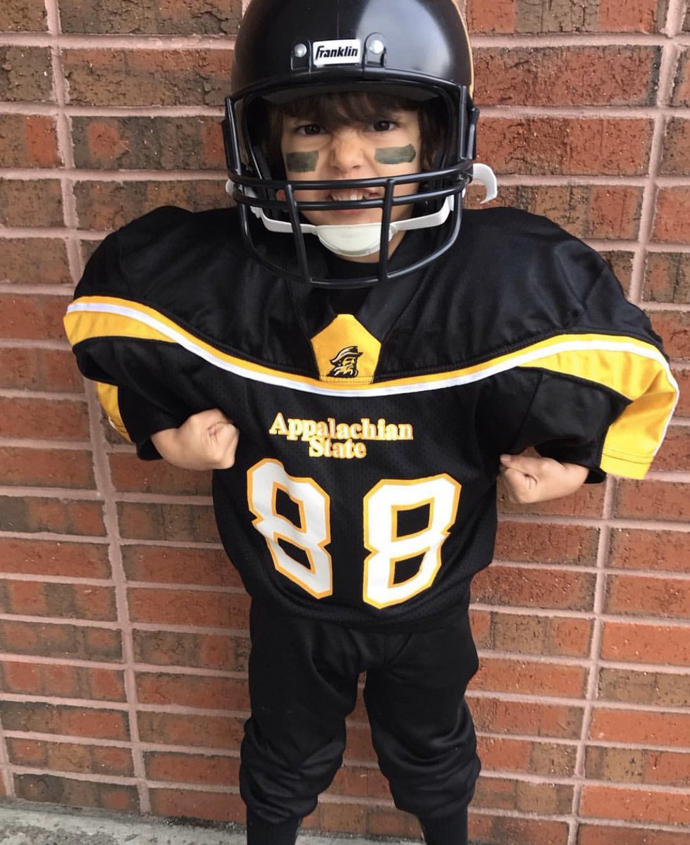 CoachCardwell_'s tweet photo. Today, Appalachian State University is honoring the MOUNTAINEER spirit and wishing everyone good health and safety! Canโt Wait To Get This Little Man Back On The Field!!#APPBacksU #TBT @AppState_FB @appstatesports @appstate @AppChancellor https://t.co/gwZFHPPXil