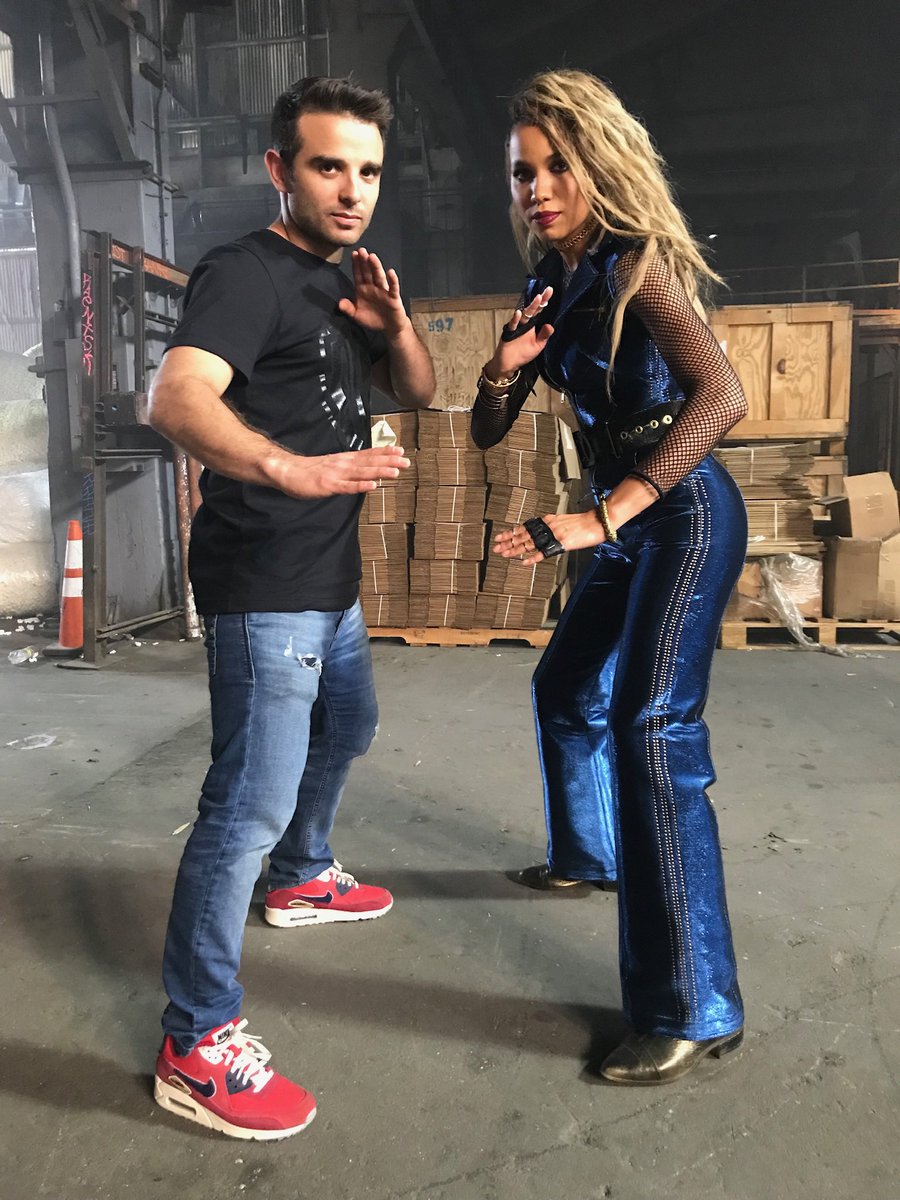 CinemApp_CineUK's tweet photo. RT jurneesmollett: These two were my favorites outfits in the film. #BOPWatchAlong #stayathome #birdsofprey GlamourMagUK #BlackCanary https://t.co/MeVzctLUAB https://t.co/grGsoAV6sr - WarnerBrosUK