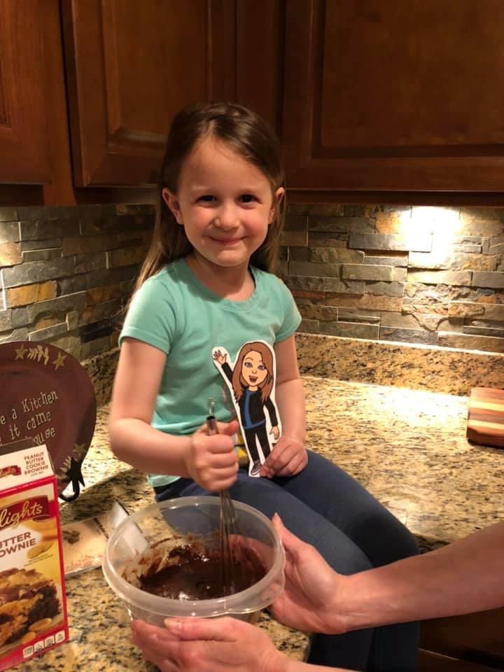 ToniECarroll12's tweet photo. #flatcarroll so excited to finally be on adventures with my kinders!! My flat life is definitely way more exciting than my real life! Adilyn took me on a farm adventure!! Then we made brownies and ended the day with me all tucked in for bed! π#flatteacher @JoeWalkerES https://t.co/DJtImJD4Ow
