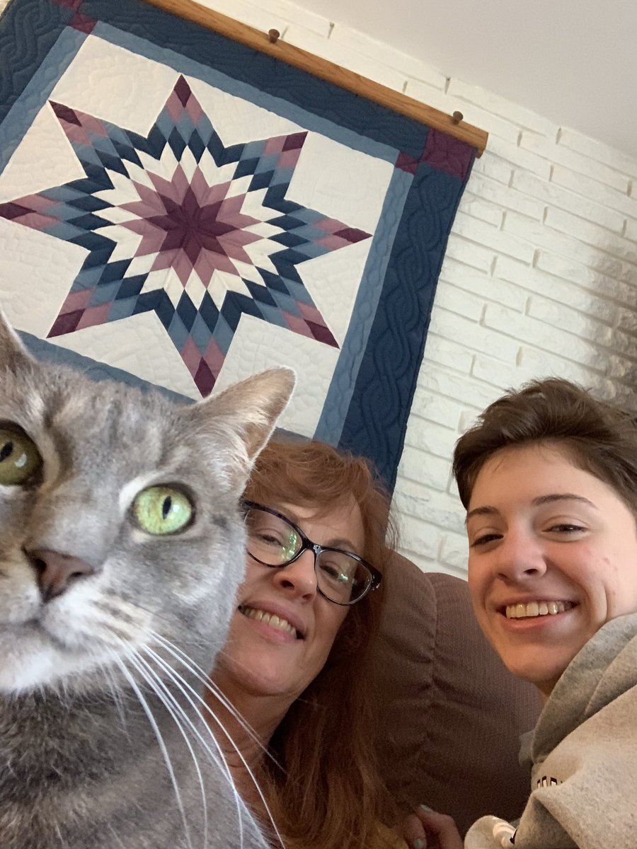 AnnaMusicSoccer's tweet photo. @brittainashford My mom and I tried to get a good pic with our cat but...... https://t.co/gLBDBJmSIi