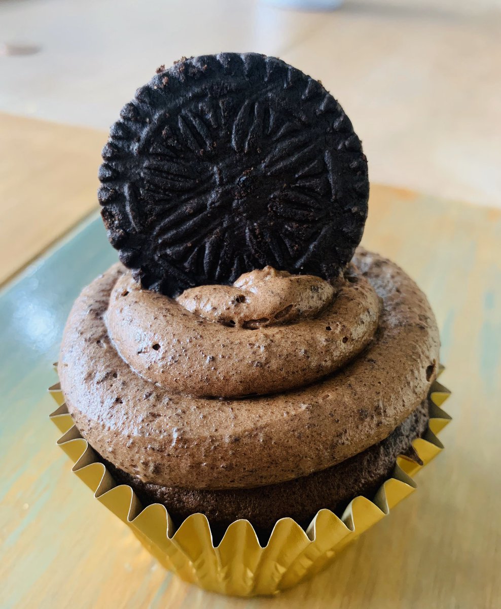 Harrysurmston's tweet photo. Today’s Cupcakes, Victoria Sponge, Cookies &amp; Cream, Double Chocolate #urmston #loveurmston #indieurmston https://t.co/dB6R08OUhk
