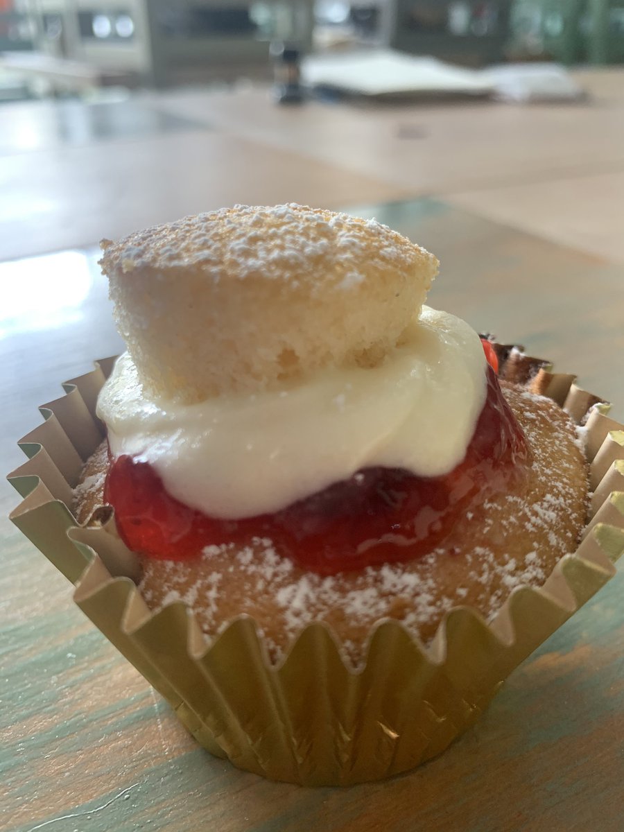 Harrysurmston's tweet photo. Today’s Cupcakes, Victoria Sponge, Cookies &amp; Cream, Double Chocolate #urmston #loveurmston #indieurmston https://t.co/dB6R08OUhk