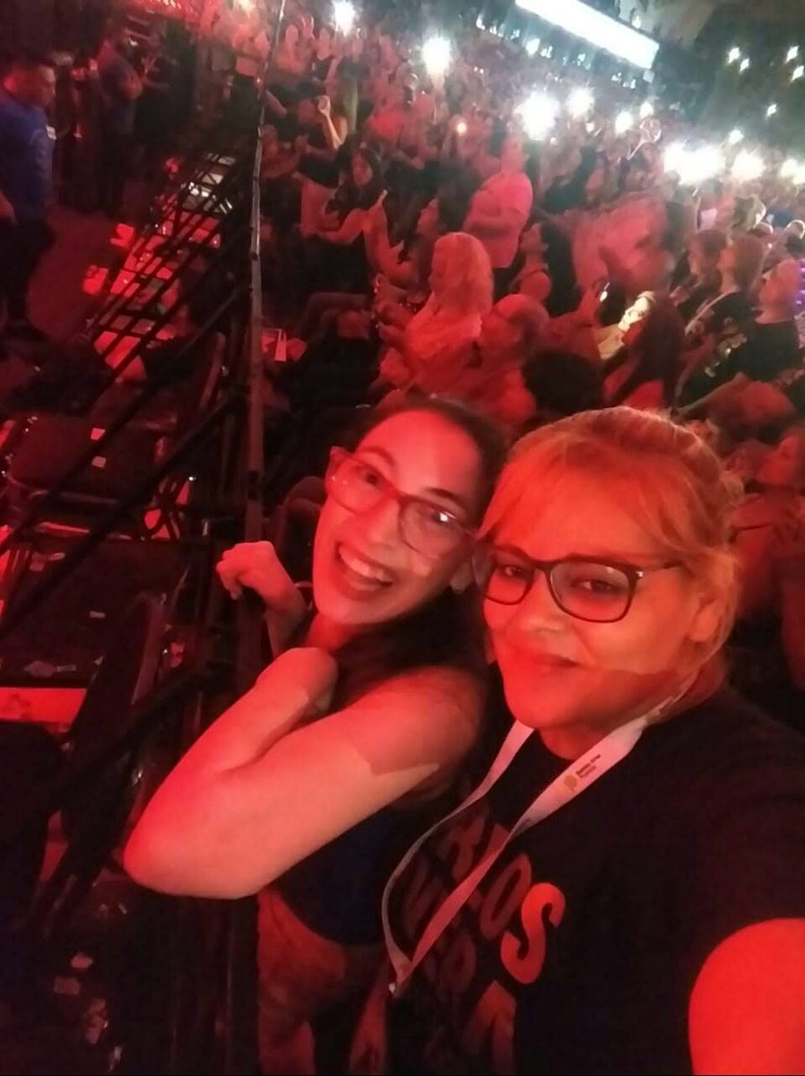 LaliiMSoloTu's tweet photo. Mi #TBTGuerraTour de hoy, #FVM2020 @FestivalVMaria!!!
Hermosos recuerdos de ese con @ClubSoloTu_Arg acompañando a nuestro querido @_CarlosRivera 💙🇦🇷💙 https://t.co/o85i6wPmye