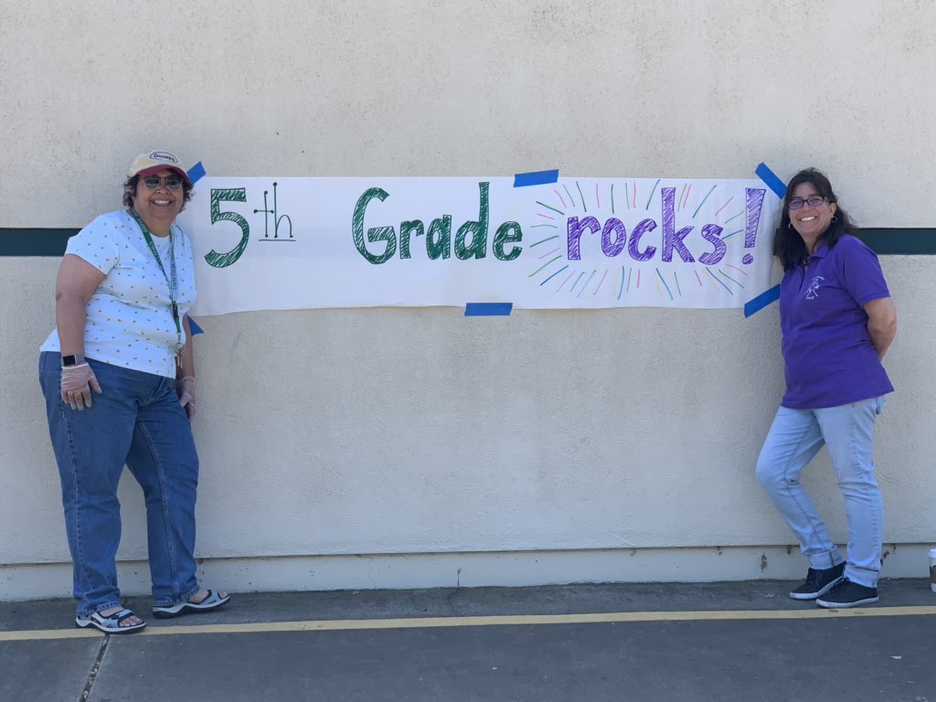 VEGREERmustangs's tweet photo. Our 5th grade teachers saw families today in the drop off lane to say hi and provide their learners with supplies needed. #mightymightymustangs #stillGrowingAndLearningTogether https://t.co/8trihXuSVy