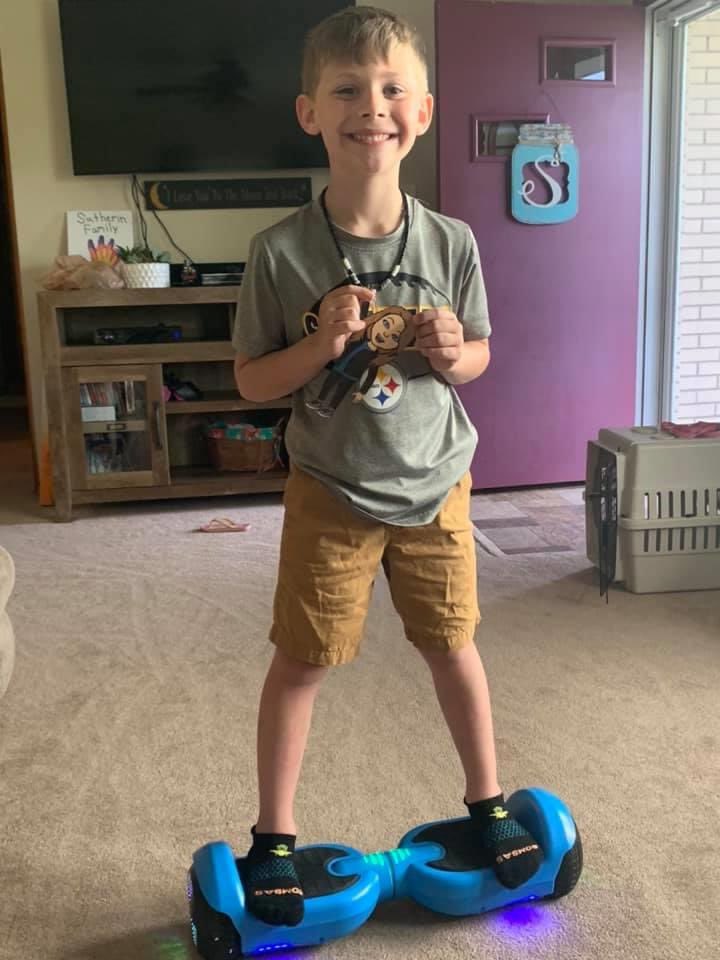 ToniECarroll12's tweet photo. #flatcarroll I got to ride a hoverboard! Both Cece and Levi took me for a ride! Thank you! Cece also took me for a bike ride and snacked with me too! π₯¨ #flatteacher @JoeWalkerES https://t.co/p9JI4ulMxu