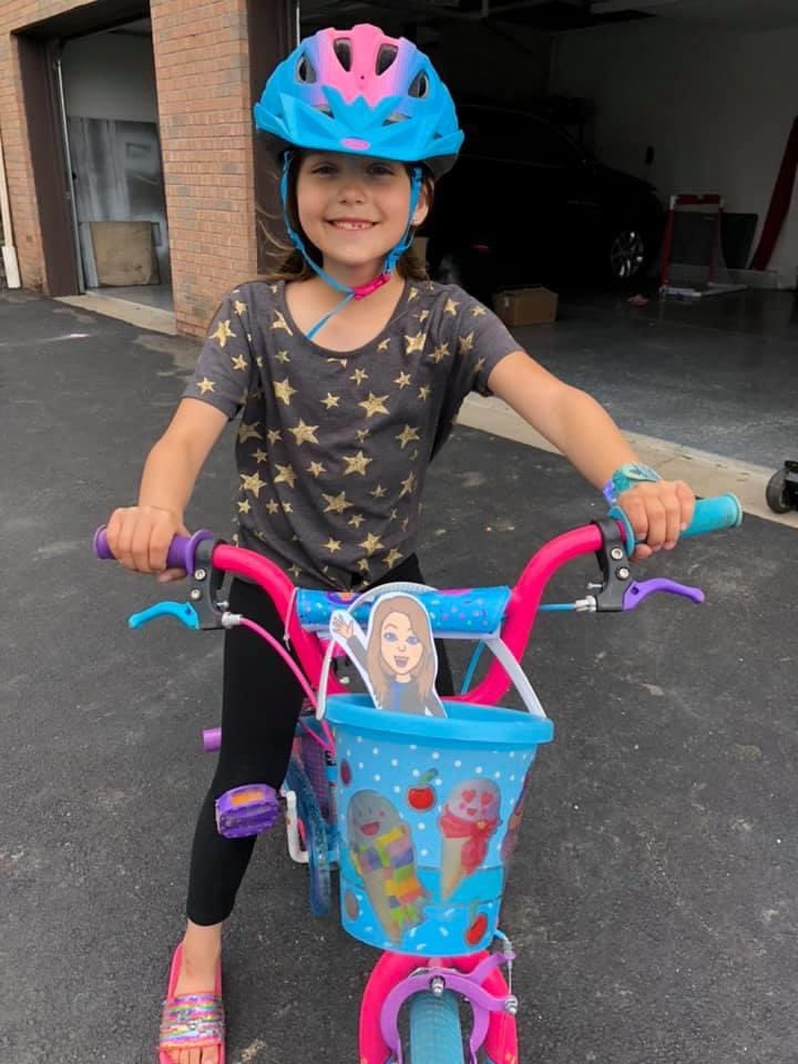 ToniECarroll12's tweet photo. #flatcarroll I got to ride a hoverboard! Both Cece and Levi took me for a ride! Thank you! Cece also took me for a bike ride and snacked with me too! π₯¨ #flatteacher @JoeWalkerES https://t.co/p9JI4ulMxu