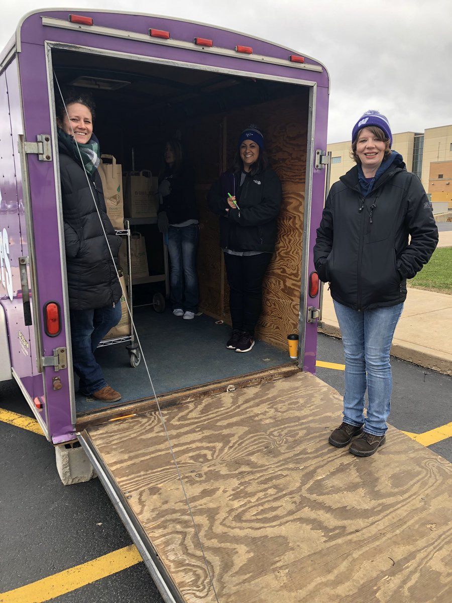 WilmingtonLearn's tweet photo. Thanks to a few Wildcat heroes... our food services crew has been dedicated to providing food for students on free &amp; reduced status. Special thanks to Tina Brownlee, Kelly Izzy, Kelly Lamaster, Bree Goutos, Pam Shelton, Mindy McLin, Stacey Johnstone &amp; Brittany Winker.#WilmoProud https://t.co/qlkQuv3Ryz