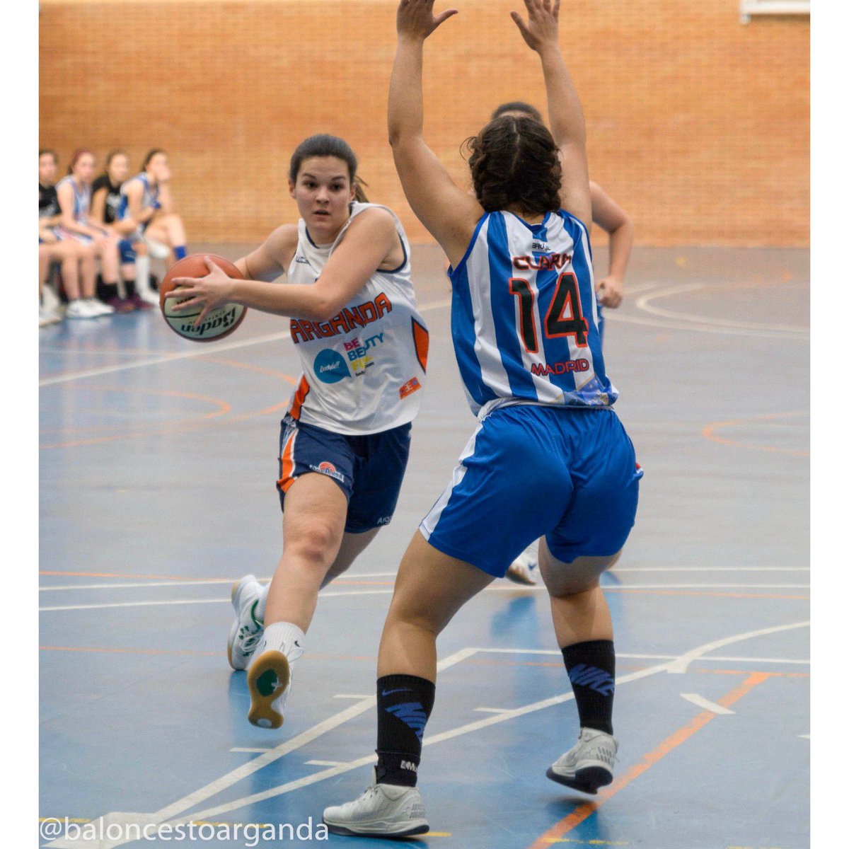 baloncesarganda's tweet photo. 2ª Autonómica Femenino vs Recuerdo 💪🏻
#baloncesto #basketball #baloncestofemenino #cbarganda #2autonomicafem 🏀🏀 https://t.co/3OtUgs2tbn