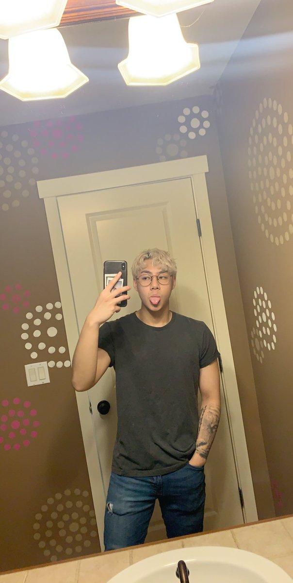CallMeQuy's tweet photo. No one from highschool would be able to recognize me now https://t.co/gsrRSJdGnU