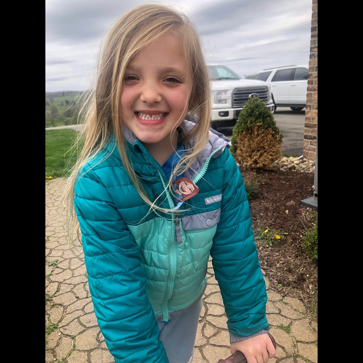 BSanders3421's tweet photo. Living in the lap of luxury... well, #FlatSanders is at least! 😂 Enjoying some outside time on the 🛴 w/ Kat &amp; at the 🦆 pond w/ Deacon. Then, Kat gave #flatteacher a 💅. Followed by a stay in the most lavish room at Barbie Mansion (thanks Ryver!)👑😎 @JoeWalkerES #Mc3G https://t.co/XVNhkoI8MU