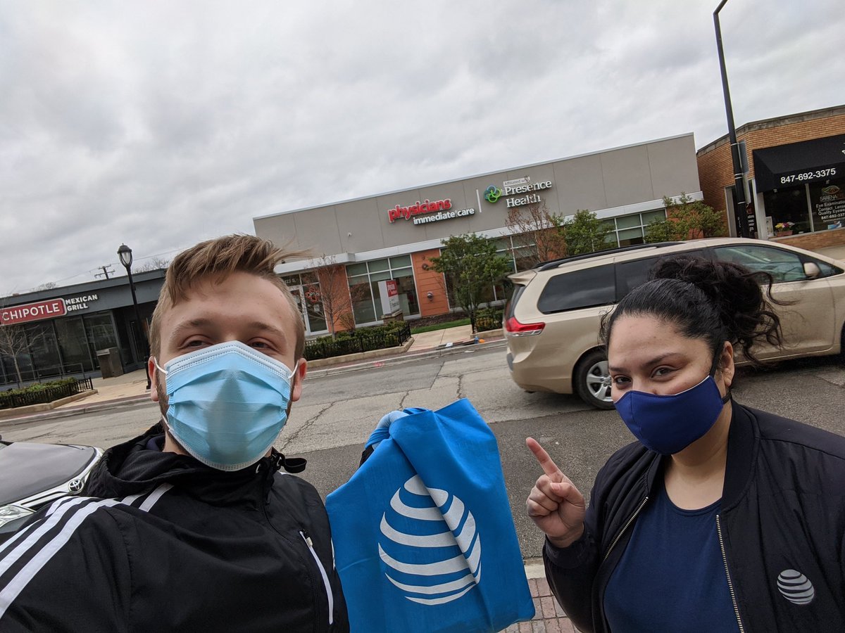 Getting out those 4walls! Visiting our neighbors to let them know we are open and trying to set up apts.  #dontstopwontstop #ParkRidge #ATT
<a href="/NoemiAdame80/">Noemi Adame</a> @Syed_ATT <a href="/PaulaVofGLM/">Paula</a> <a href="/b_rothblott/">Bill Rothblott</a>