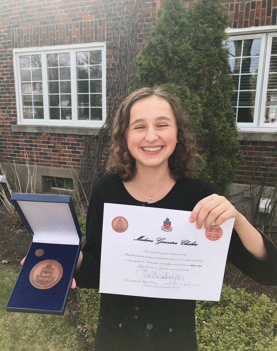 College_N_Dame's tweet photo. Félicitations à Geneviève Cheshire, élève de 4e secondaire, récipiendaire de la Médaille du Lieutenent-gouverneur.  Celle-ci reconnaît l’engagement scolaire et communautaire. https://t.co/mItkjDuTCj