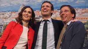 Platero22's tweet image. #elintermediosofá denuncia el desparpajo y la desfachatez de #IsabelGarcíaAyuso presidenta de la Comunidad de Madrid, muy bien #avalada por #EsperanzaAguirre y por #PabloCasado, pero que mercadea con la salud de la población infantil madrileña más vulnerable. 
¡Panda de golfos!