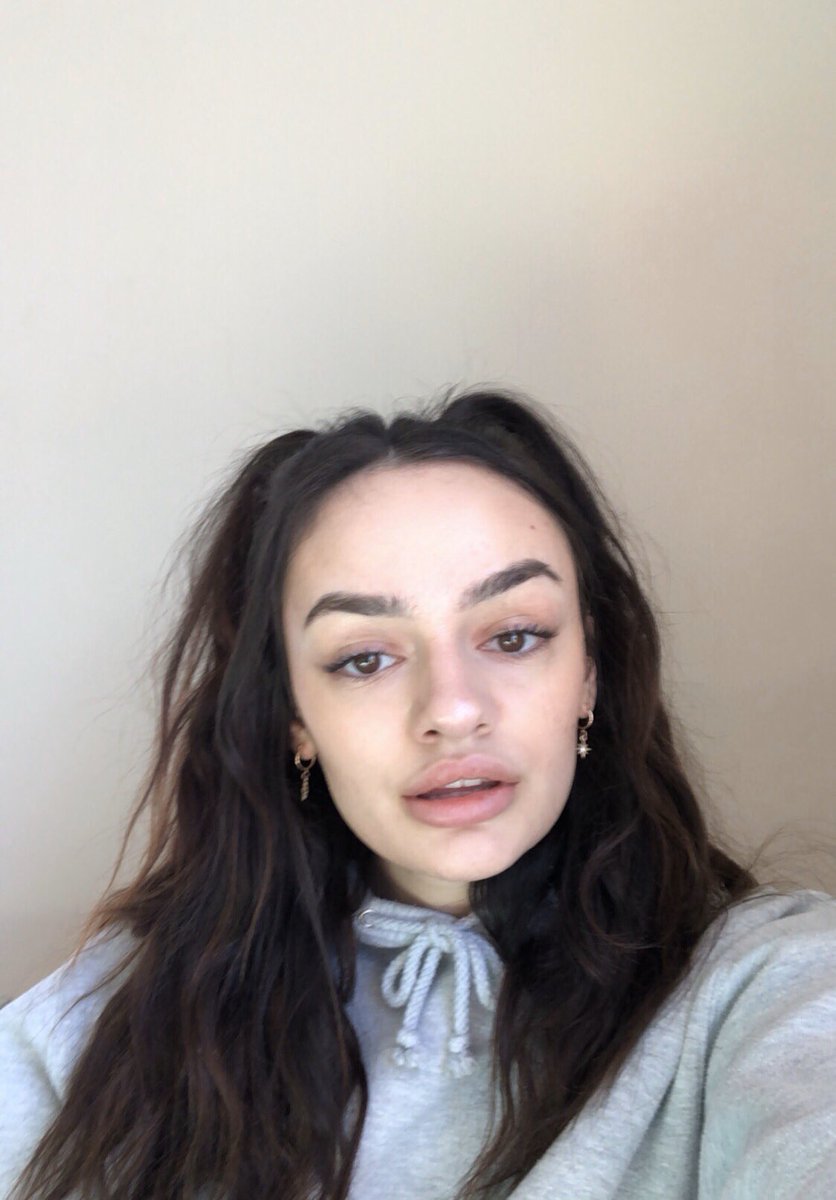 sascharichards's tweet photo. me // my bday twin https://t.co/66sWbQjz0O
