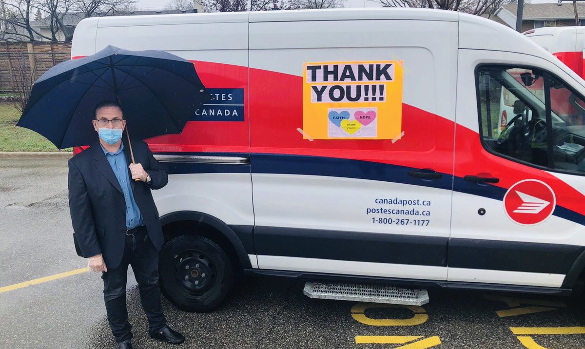 Proud to join the <a href="/canadapostcorp/">Canada Post</a> workers’ drive by today at <a href="/THP_hospital/">Trillium Health Partners</a> to support our frontline health care heroes. Great to see my friends, <a href="/StTimothyDPCDSB/">St. Timothy School</a> Principal Mary Masucci, <a href="/DPCDSBSchools/">Dufferin-Peel Catholic District School Board</a> trustee <a href="/trusteeiannicca/">Bruno Iannicca</a>, and Councillor <a href="/DaskoWard1/">Stephen Dasko - Councillor Ward 1</a>. #OntarioSpirit 🇨🇦📬💙👩‍⚕️🏥