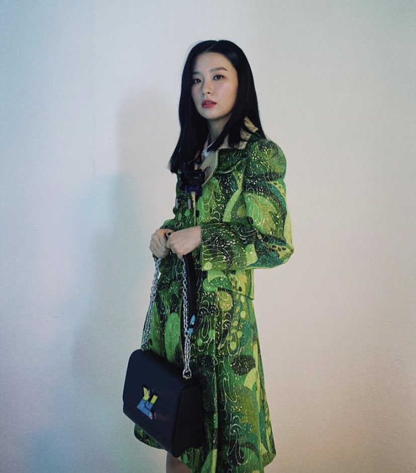 picsofkseulgi's tweet photo. https://t.co/1QMyJS17s8