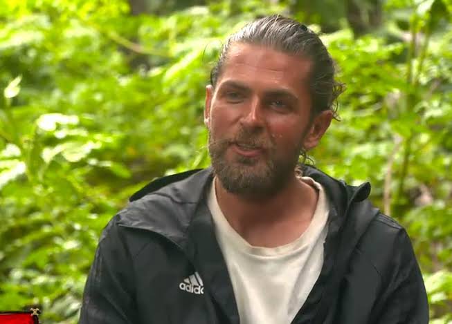 Gelmiş geçmiş survivor tarihinin
En yılışık en yalaka en sevimsiz yarışmacısıdır kendisi

"VoleyboldaDevrim NisaEvrim"

#survior2020