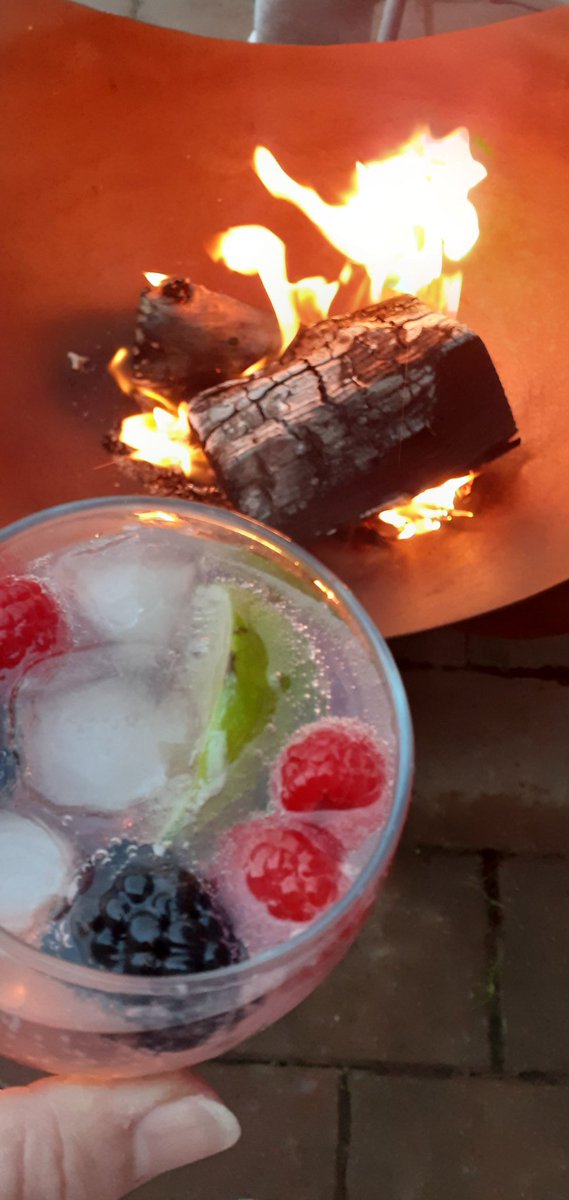 @BusyTweeters <a href="/RestartIreland_/">restartireland</a> <a href="/LaoisPeople1/">Laois People</a> <a href="/EventfulPepper/">Evelyn Pepperrell</a> @GToherLtd Oh it sure is!! Not that it makes a difference at the mo really 🤣 but any excuse to roast the marshmallows and have some gin outside by the fire #restartireland