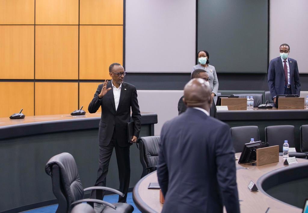 UrugwiroVillage's tweet photo. Earlier today, President Kagame chaired an Extraordinary Cabinet meeting to discuss the next steps in the fight against #COVID19. The meeting was held at Urugwiro Village Cabinet meeting room, where all who were present respected social distancing rules. https://t.co/7gWNB8uSxA