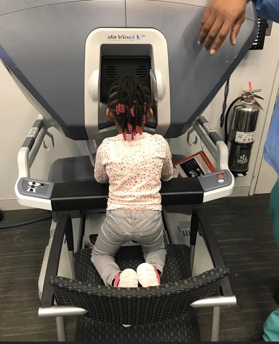 dianmc23's tweet photo. TBT
Future robotic surgery surgeons
L) Sarai R) Trinity😁
#TOCTWD
#roboticsurgery
#SiRobots back in the day https://t.co/KP3WXWL5X3
