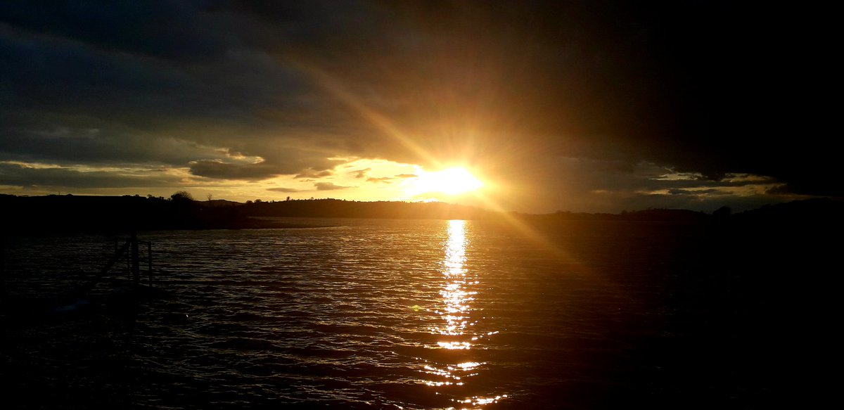 seanquinn24's tweet photo. Not much room for the sun to go down at Lough Ross this evening but it was Black and Amber all the way! @crossrangers 
#IsolatedRunner 
@WeatherCee 
@angie_weather 
@downweatherpage 
@StormHour 
@barrabest 
@frank_broadcast 
@Armagh_GAA 
@SAtwinpeaks 
@autism_hand 
@HikingAutism https://t.co/4E3STcBCce