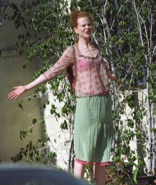 ImagenRetro's tweet photo. Nicole Kidman dejando la oficina donde firmó su divorcio con Tom Cruise, 2001. https://t.co/9ARdK7aykX