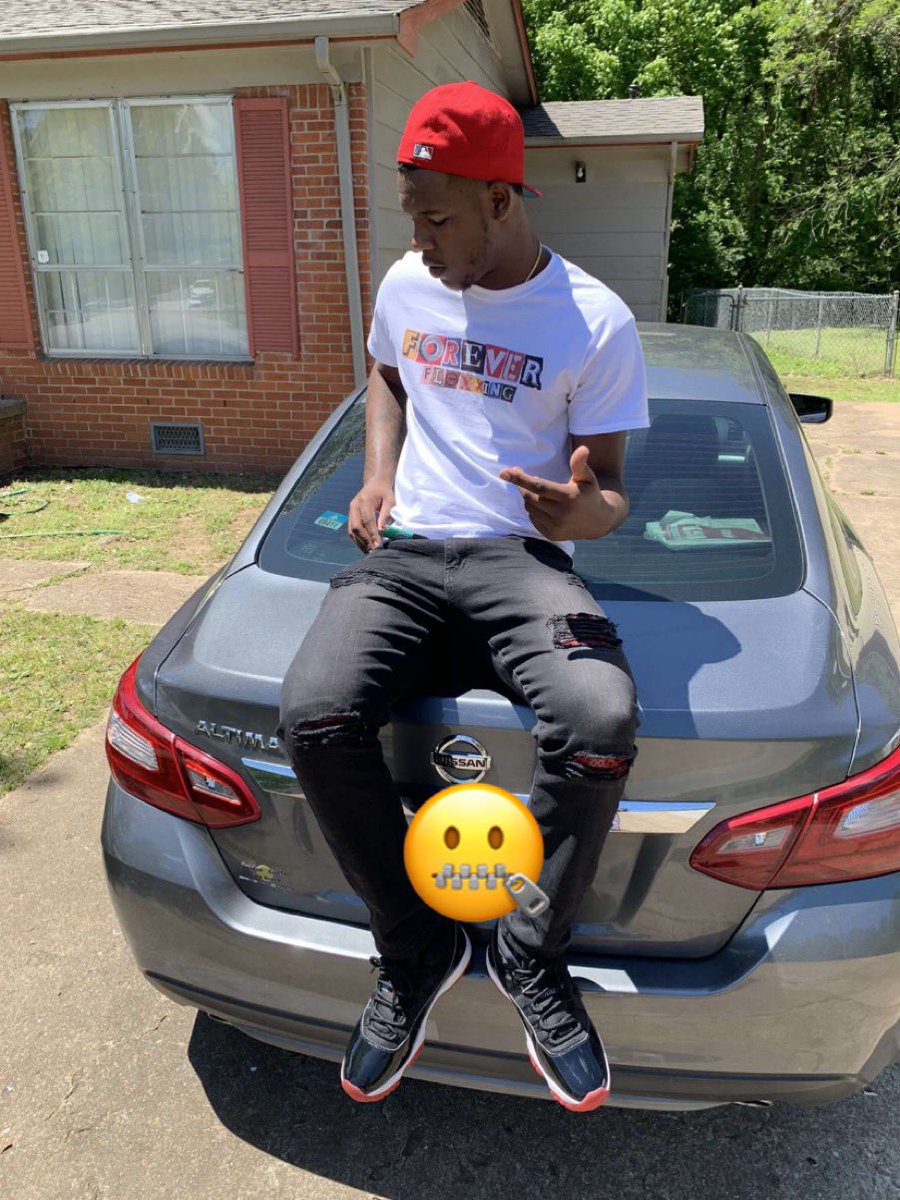 FFlexxing's tweet photo. @BGunna1017 Said Are Y'all Flexxing💧 Or Are Y'all Stressing 🥴? He Going Crazy In The "Personality Tee🤡" Available On The Website 📲📈 #ForeverFlexxing #4EF #HustleGear 🤑 https://t.co/mSQKeXyQom