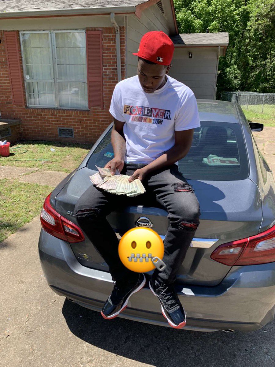 FFlexxing's tweet photo. @BGunna1017 Said Are Y'all Flexxing💧 Or Are Y'all Stressing 🥴? He Going Crazy In The "Personality Tee🤡" Available On The Website 📲📈 #ForeverFlexxing #4EF #HustleGear 🤑 https://t.co/mSQKeXyQom