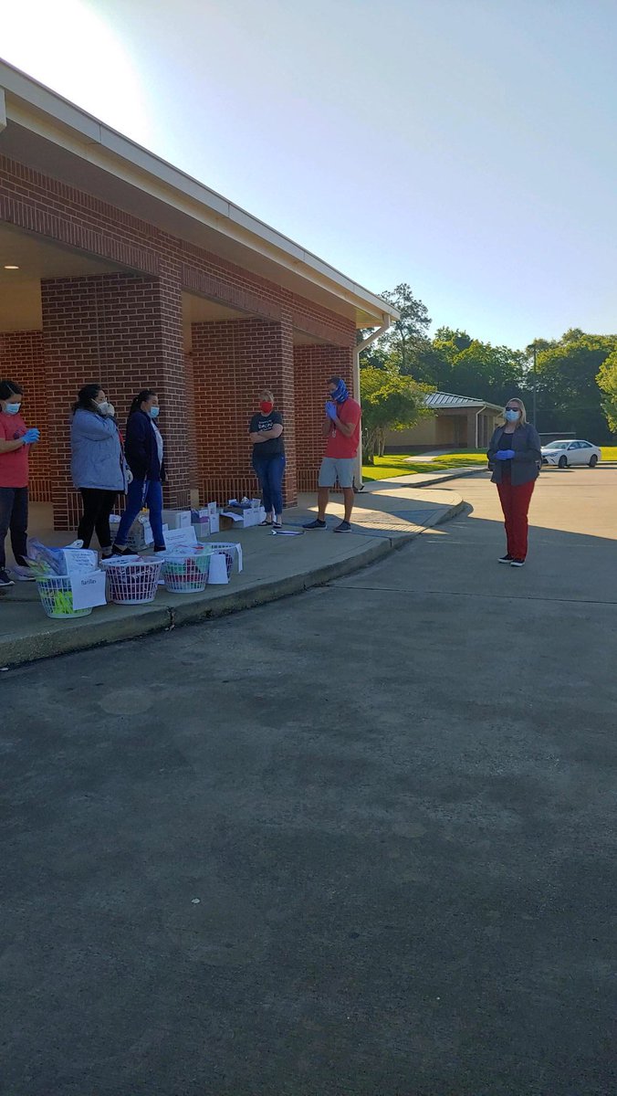 Parent Curbside Pick Up for PK-2nd at <a href="/SouthsideEleme1/">Southside Elementary</a>  #Just4Kids