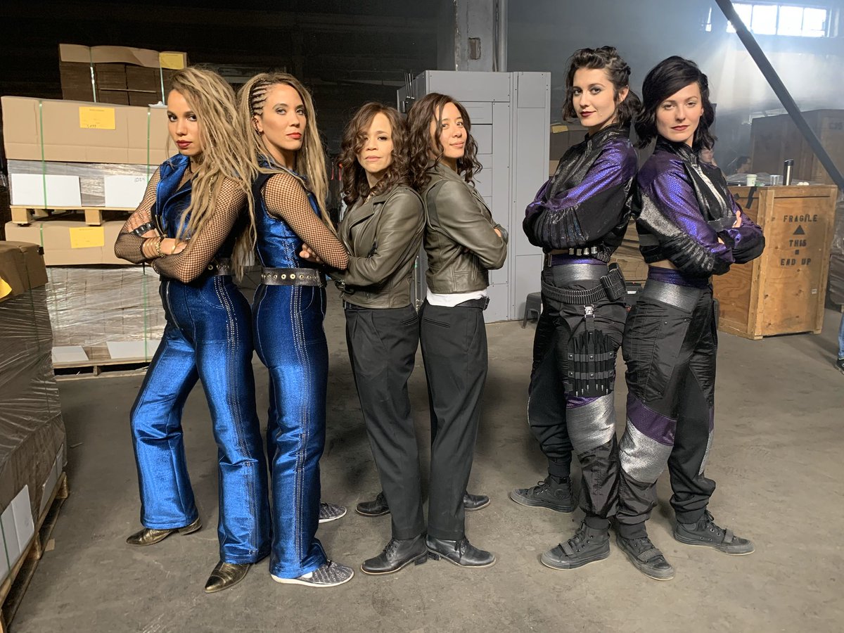 jurneesmollett's tweet photo. S/o to our amazing stunt team who trained us up and pushed us hard. #EightySevenEleven team 

@GlamourMagUK #BoPWatchAlong #BirdsOfPrey #BlackCanary #stayathome #bts https://t.co/f3YO67IK1g