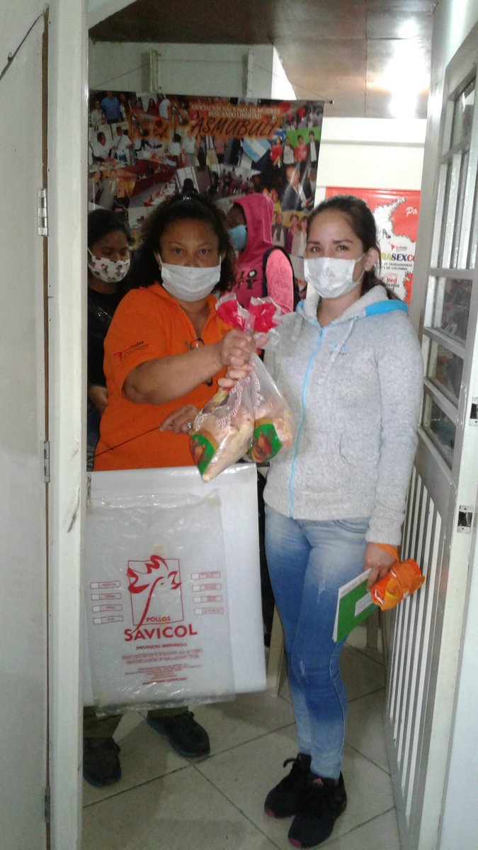 ASMUBULI's tweet photo. Apoyo por parte de la empresa de pollo SAVICOL a ASMUBULI - SINTRASEXCO https://t.co/9i8mqaTDBx