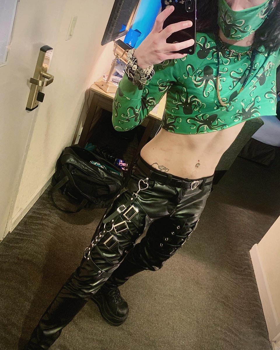 gyppomode's tweet photo. COVID-19 ..... but make it fashion 🐉😷🛣🪐❇️🧼#COVID__19 #stylescience https://t.co/RV0LxxDwhD