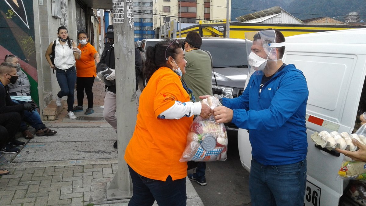 ASMUBULI's tweet photo. Donación de mercados por parte de personas apoyando,  a ASMUBULI - SINTRASEXCO en la crisis que se vive por el coronavirus . https://t.co/RKJ4MxGAN0