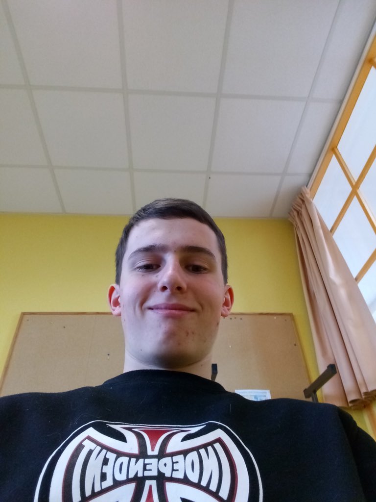 GuiLaStreet's tweet photo. Ce qu’on voit             Ce qu’elle voit https://t.co/v6nP1jVVy9