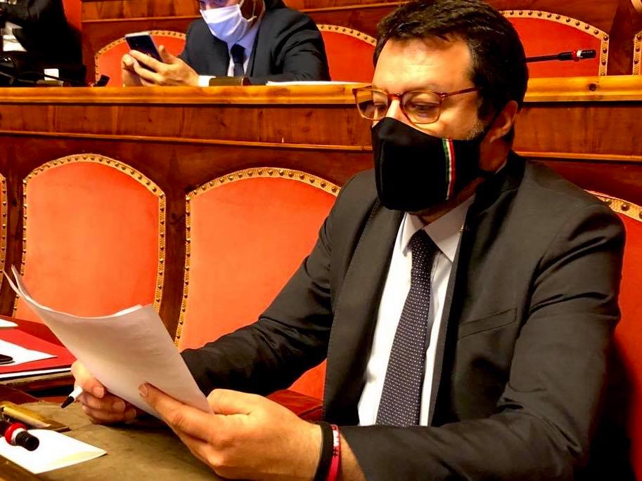 Samy35488943's tweet photo. Evvai sono entrata a far parte dei bannati da @matteosalvinimi   ehii come sei forte a fare politica , a fare  il leone da  tastiera senza permettere agli altri di rispondere ...Pieni poteri vero? Sei rimasto solo senatore fra poco avrai il 3% perchè questo è quello che meriti!! https://t.co/OwJmZoi8rZ