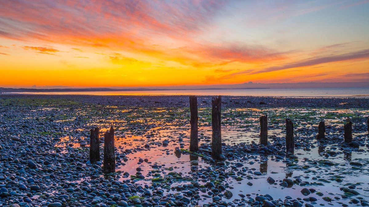 eamonnfitzsimon's tweet photo. Beautiful sunrise at Newcastle, Co.Down. Looking forward to getting out and about again with my camera when it is safe to do so. @barrabest @WeatherCee @newslineweather @angie_weather @UTVNews #photooftheday #sunrise #StayHome #StayHomeSaveLives #StaySafeStayHome https://t.co/jJXX6nCFeP