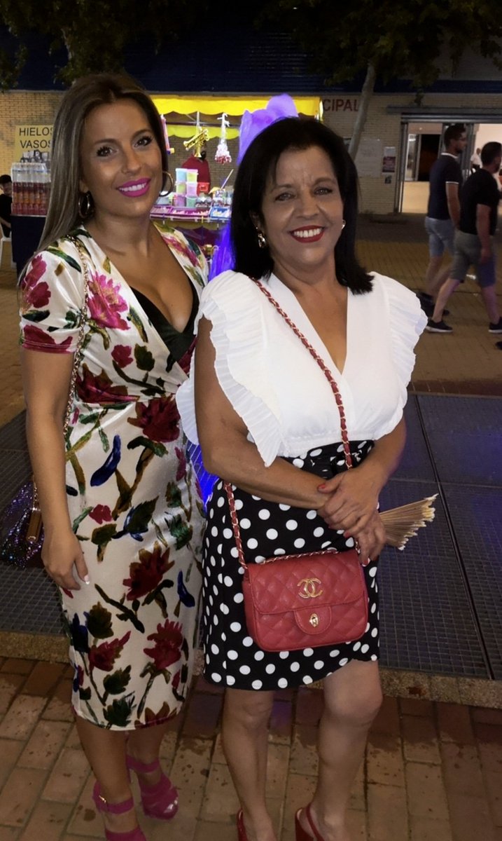 sandralaser2000's tweet photo. Mil felicidades mamiii, y feliz vidaa!! Que siempre estés a mi lado, que dios nos dé toda la salud del mundo, para seguir sumando momentos, y sigamos disfrutando, que sigas con ese carácter de luchadora, de constante y siempre con ese cachondeo, x mil años más juntas!!! Te adoroo https://t.co/LO6vVHS6Gw