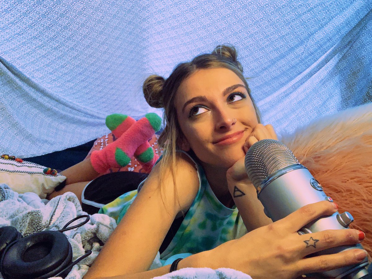 Alt949radio's tweet photo. #WorkFromHomeTour, Day 4: channeling my inner Lizzie McGuire in a blanket fort 🦋 https://t.co/WkRE0UxxVe