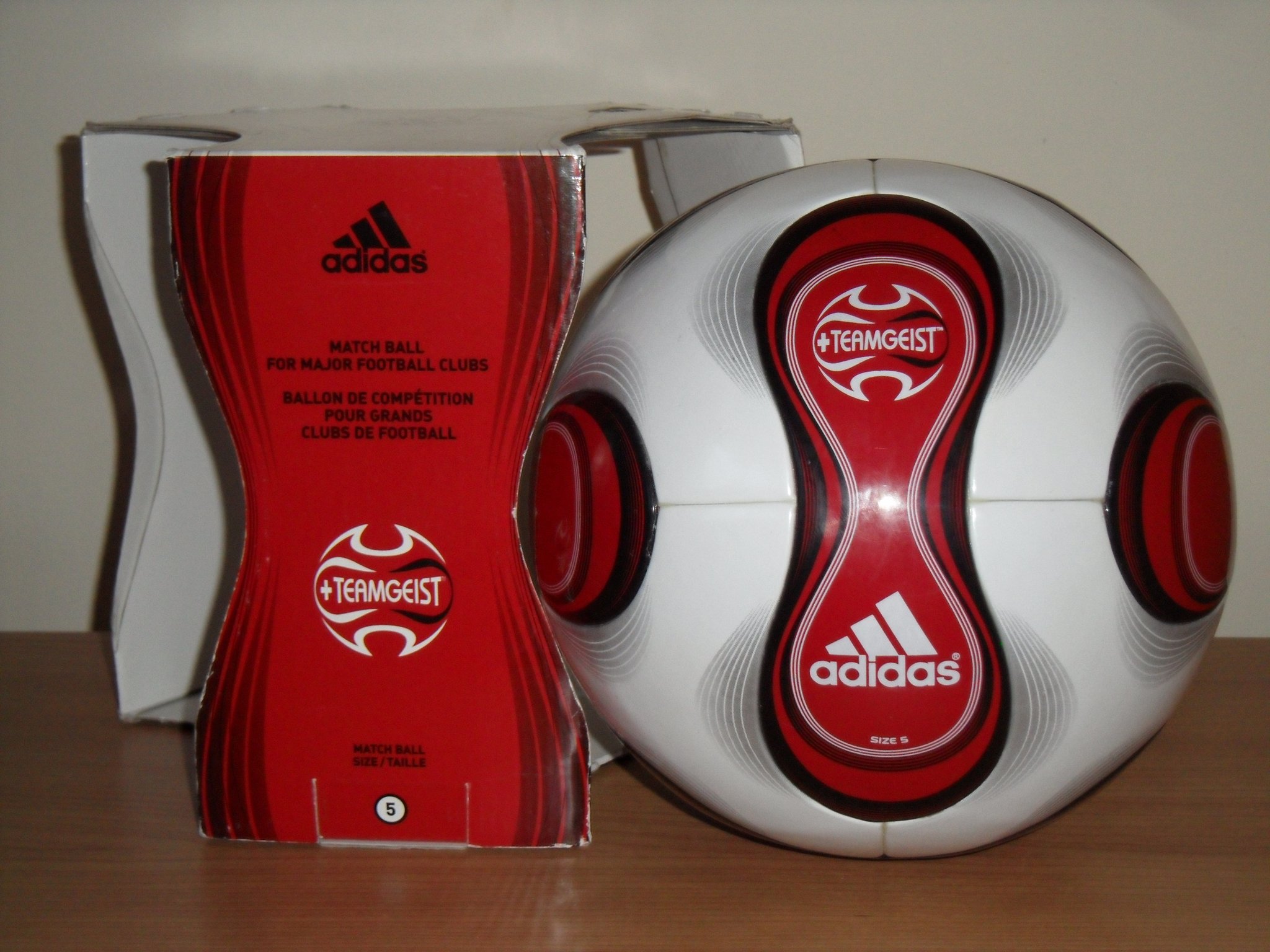 fatiga presumir dieta Rob Filby on Twitter: "Adidas Teamgeist Red - 2006 Official Match Ball # teamgeist #onb https://t.co/McLC2t8kzQ" / Twitter