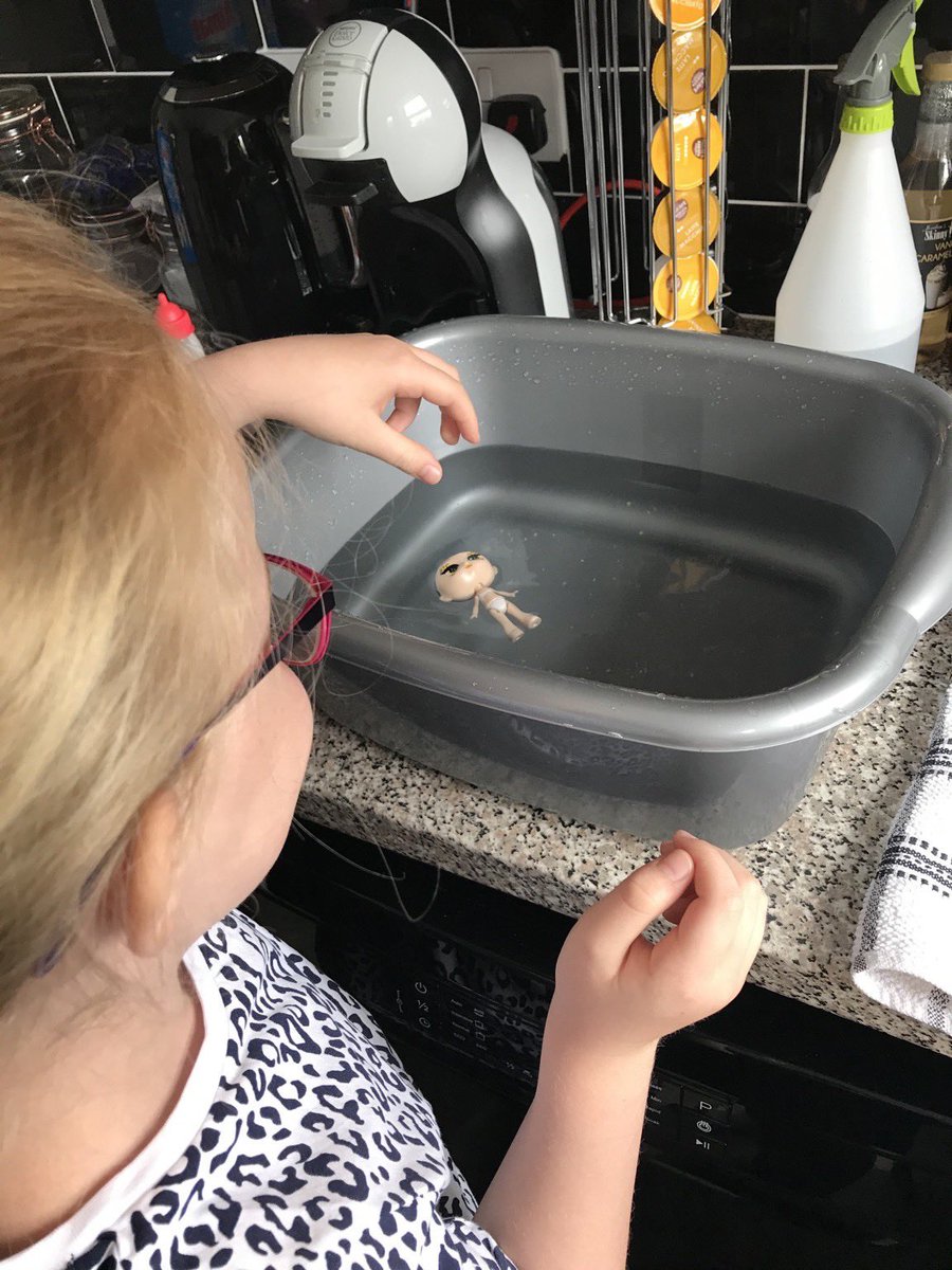 BubsyTownhill's tweet photo. Da iawn STF for completing today’s ‘Science and Technology’ activity🧪🧫🌡💻⌨️ You were able to make predictions whether your household items would float or sink, and use HWB to present your results in a table 👏🏻👏🏻👏🏻 #thcstf #thcict #thcscience https://t.co/qe1UsPEkKC