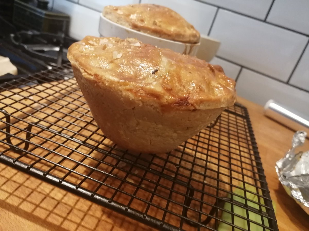 ChefWillTinkler's tweet photo. Home made pork pies and sausage rolls today. Keeping me busy while it's been a miserable day. #lockdown #lockdownbakery #porkpie #sausagerolls 🐷🐷🐷 https://t.co/l3asfumPAU