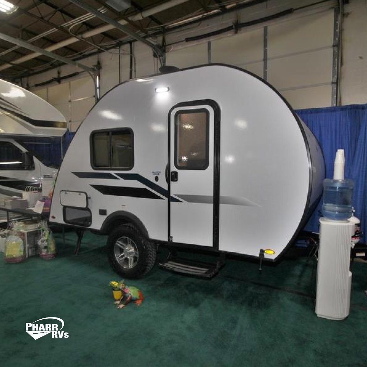 pharr_RV's tweet photo. The 2020 Braxton Creek Bushwhacker Plus is perfect for a quick trip to the mountains to celebrate this beautiful spring weather! #WestTexas #LubbockTX #LBK #RV #PharrRVs #RVadventures #Motorhomes #TravelTrailers #UsedRVs https://t.co/oNa8qNl5so