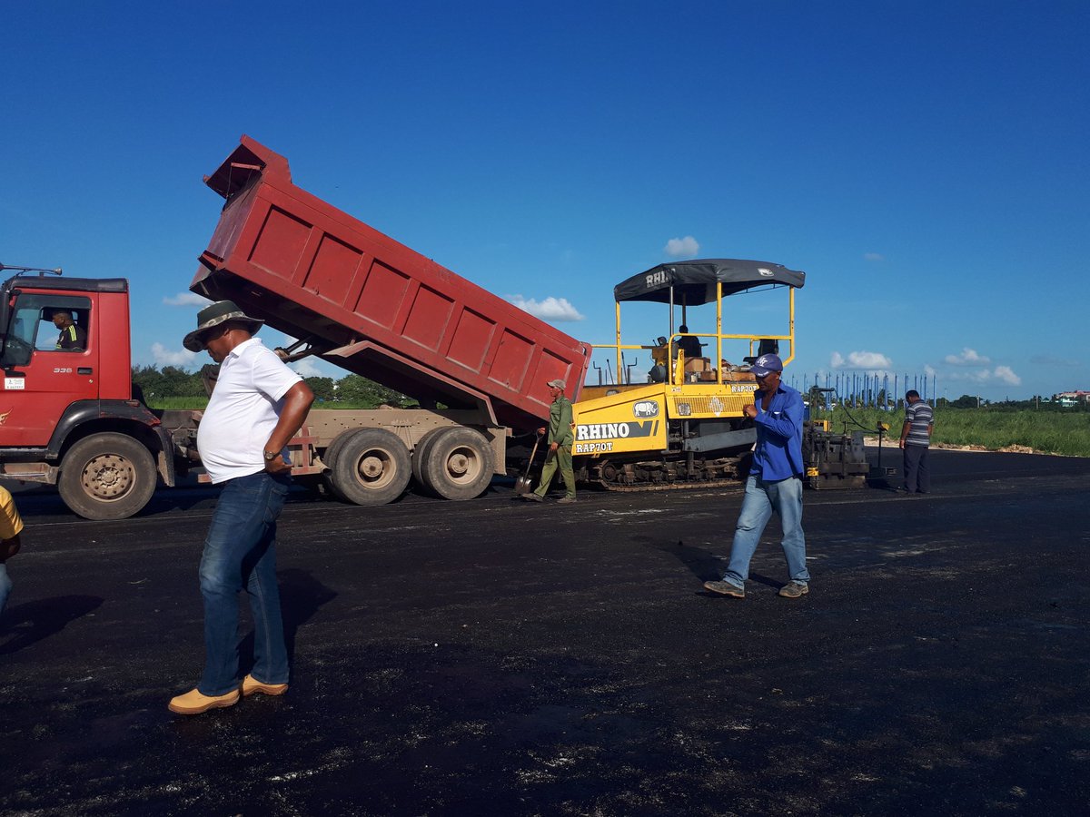 EdianMursuli's tweet photo. UEB 1 Ingeniería y Asfalto Por Cuba ¡ Unidos Venceremos #conavil _ primero _ mayo https://t.co/YMKEeqz58j